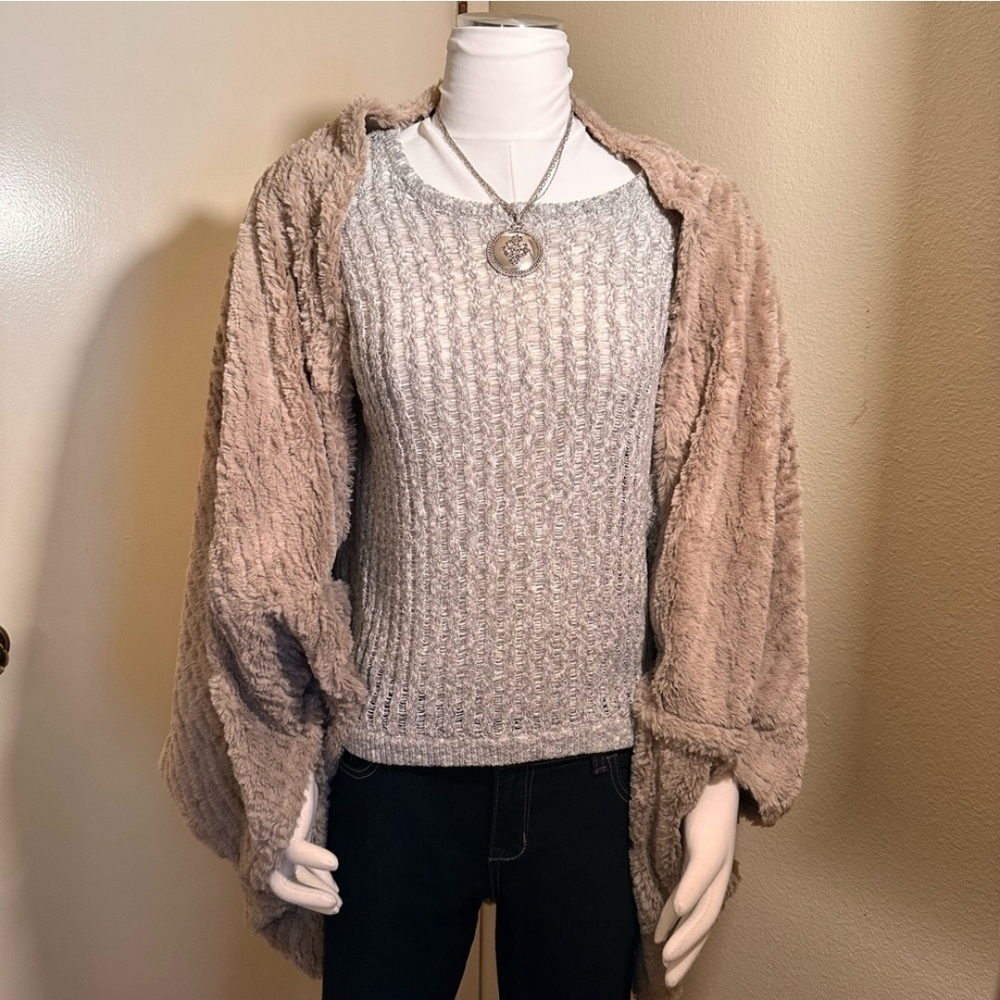 Cozy Tan Faux Fur Shawl - Picture 3 of 5